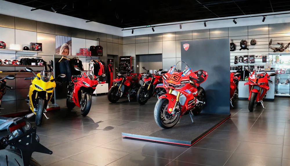 Le plateau Ducati et la boutique, à Labège