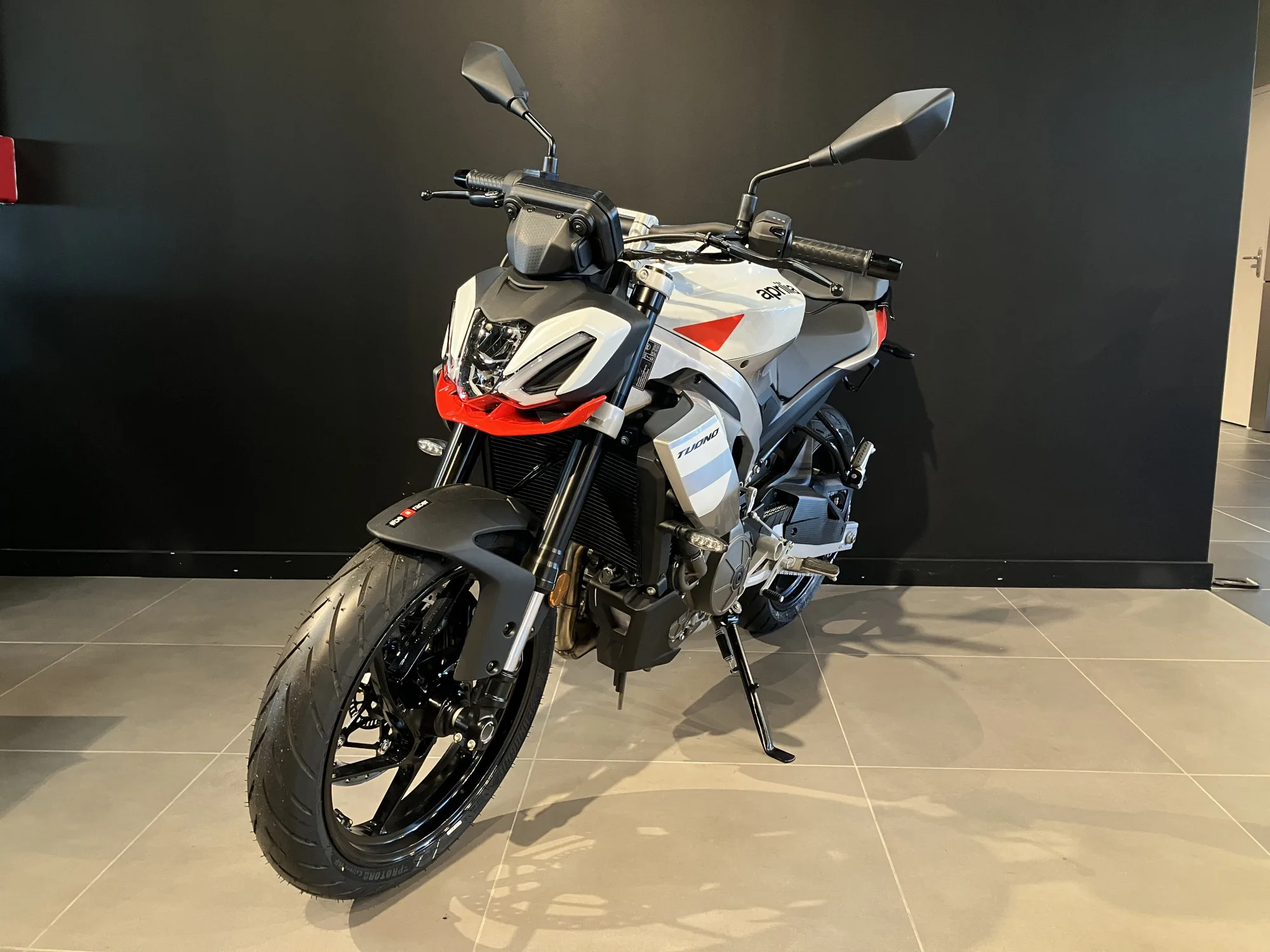 Aprilia Tuono 457