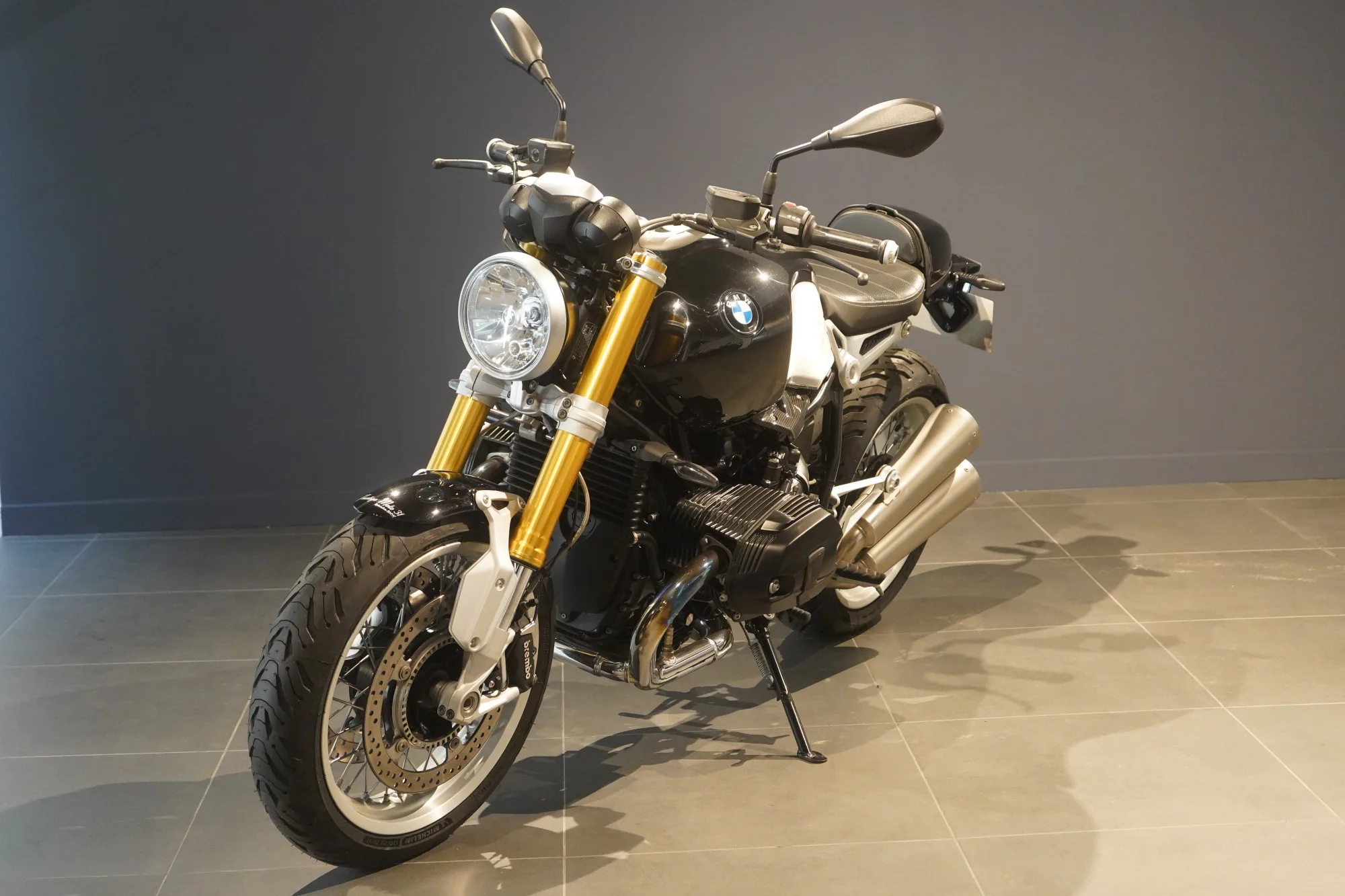 BMW R1200 Nine T