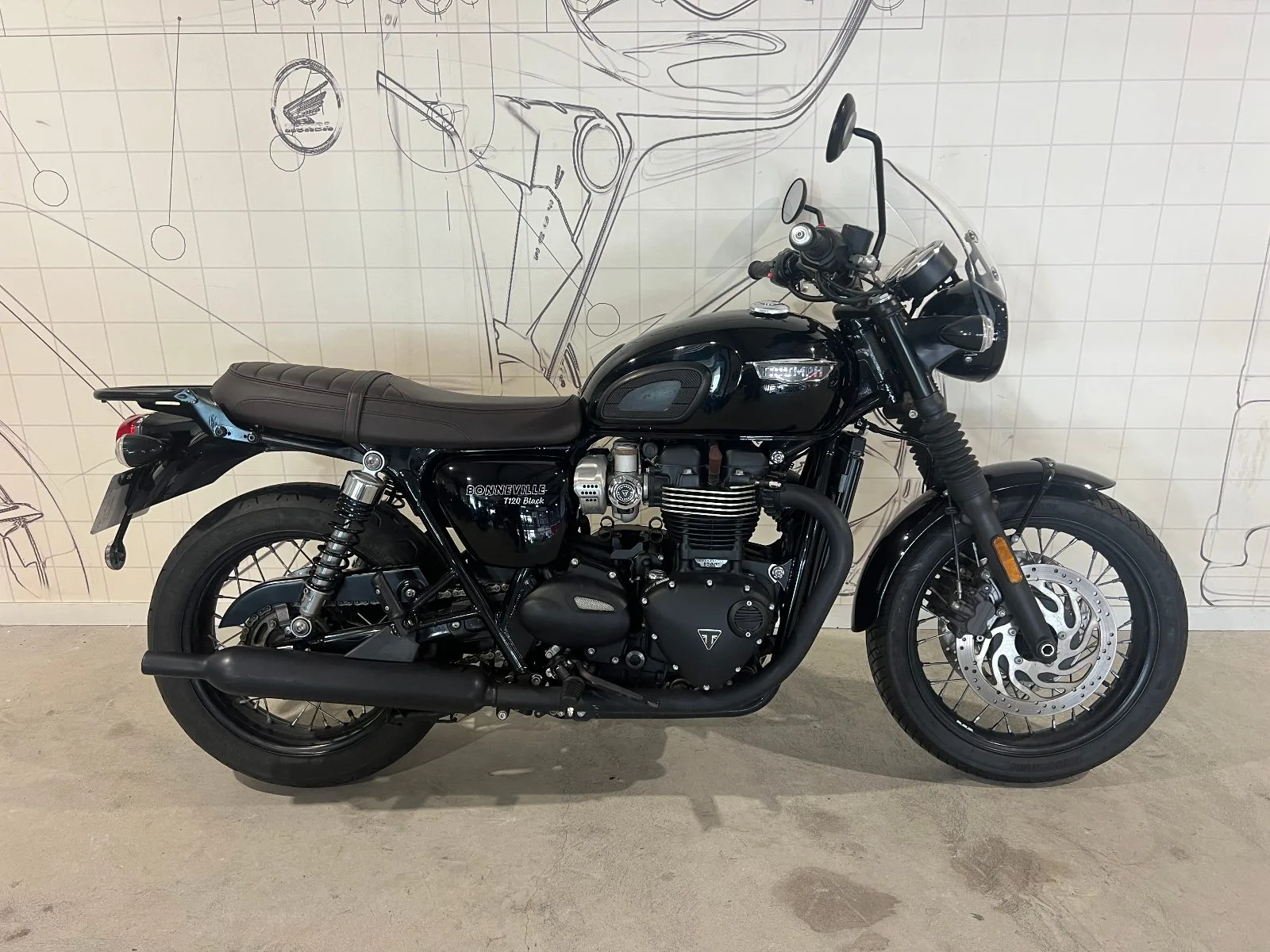 Triumph Bonneville T120 Black